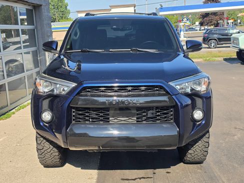 Used 2020 Toyota 4Runner SR5 Premium w/ Moonroof Package AWD/4WD image 2