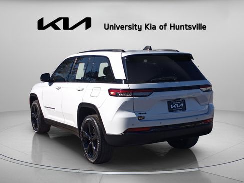 Used 2023 Jeep Grand Cherokee Altitude image 5