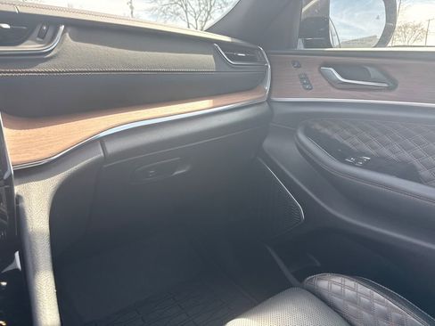 Used 2024 Jeep Grand Cherokee L Summit w/ MOPAR Finishing Package image 28