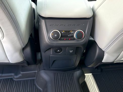New 2026 Ford Explorer Platinum w/ LUX Leather Package AWD/4WD image 8