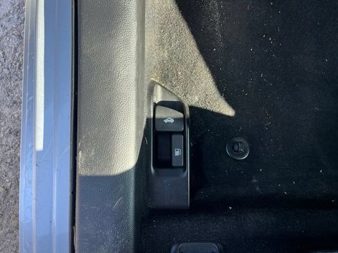 Used 2021 Toyota Corolla LE w/ Carpet Mat Package (TMS) FWD image 21