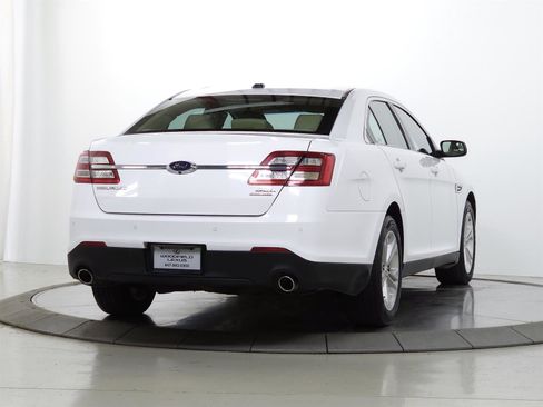Used 2017 Ford Taurus SEL w/ Equipment Group 201A FWD image 8