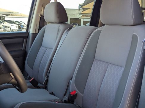 Used 2020 Nissan Titan SV image 14