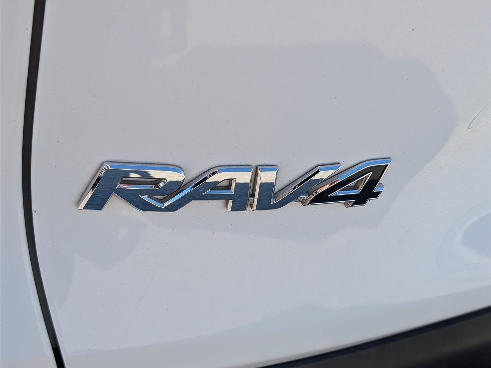 Used 2019 Toyota RAV4 LE w/ Carpet Mat Package AWD/4WD image 9