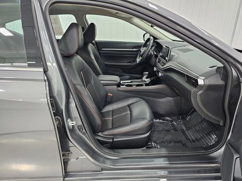 Used 2024 Nissan Altima 2.5 SR FWD image 17