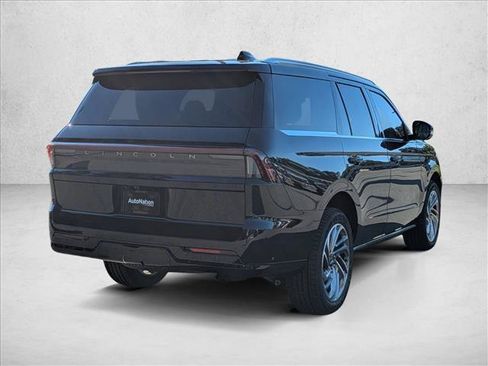 New 2025 Lincoln Navigator Reserve AWD/4WD image 8
