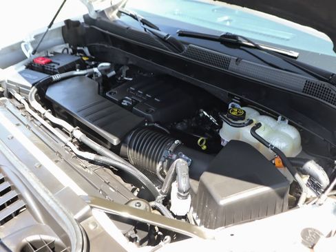 Used 2022 Chevrolet Silverado 1500 LT RWD image 12