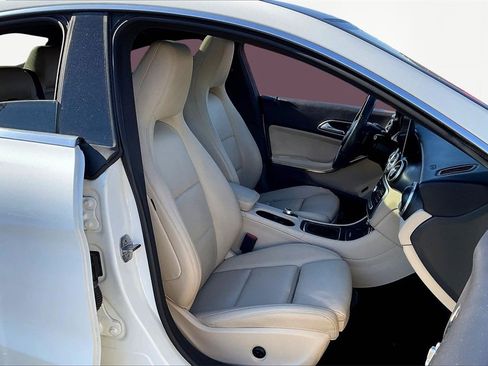 Used 2019 Mercedes-Benz CLA 250 4MATIC w/ Premium Package image 30