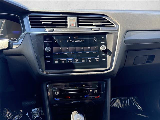 Used 2024 Volkswagen Tiguan SE w/ Panoramic Sunroof Package FWD image 12