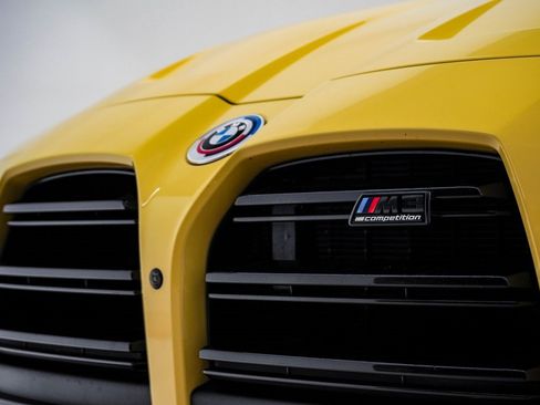 Used 2023 BMW M3 Competition w/ M Carbon Exterior Package image 8