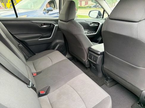 Used 2019 Toyota RAV4 XLE FWD image 27