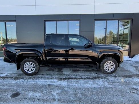 Used 2025 Toyota Tacoma SR5 image 5