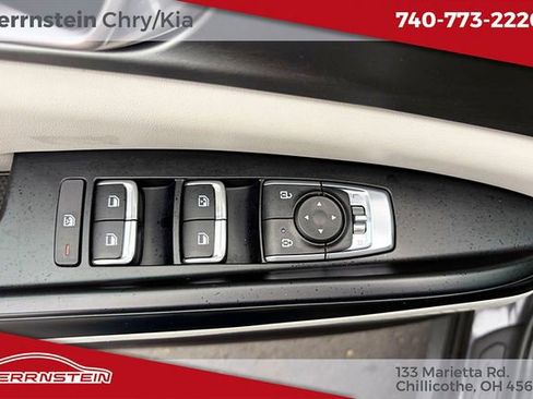 Used 2022 Kia Carnival LX FWD image 15
