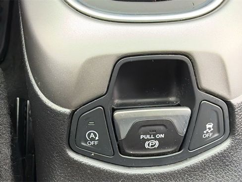 Used 2019 Jeep Compass Latitude w/ Cold Weather Group image 19