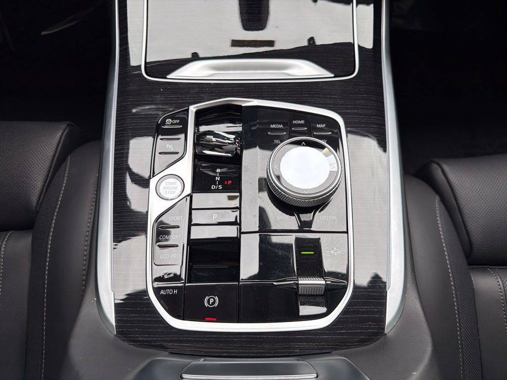 Used 2025 BMW X7 M60i AWD/4WD image 18