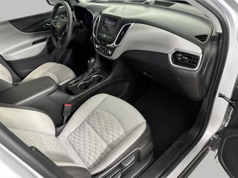 Used 2020 Chevrolet Equinox LS FWD image 25