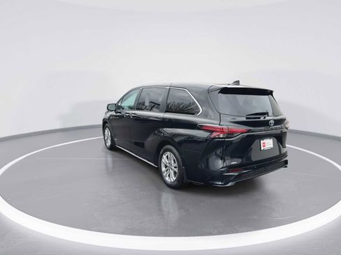 Used 2021 Toyota Sienna XSE image 6