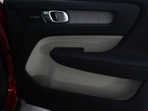 Used 2023 Volvo XC40 B5 Ultimate w/ Protection Package Premier image 11