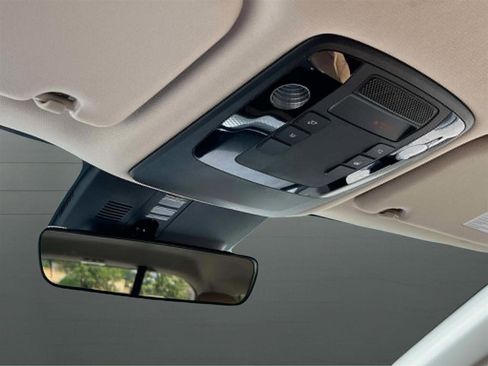Used 2023 Kia Carnival LX FWD image 27