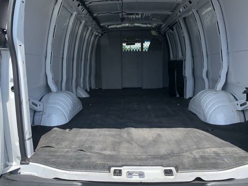 Used 2023 GMC Savana 2500 Extended RWD image 30
