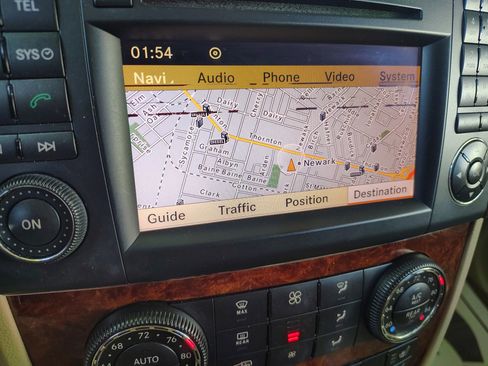 Used 2012 Mercedes-Benz GL 550 4MATIC image 10