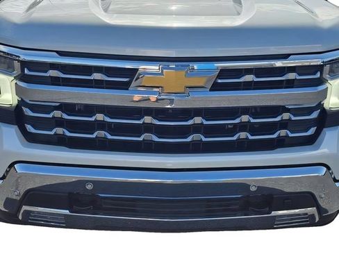 Used 2023 Chevrolet Silverado 1500 LTZ w/ LTZ Premium Package AWD/4WD image 3