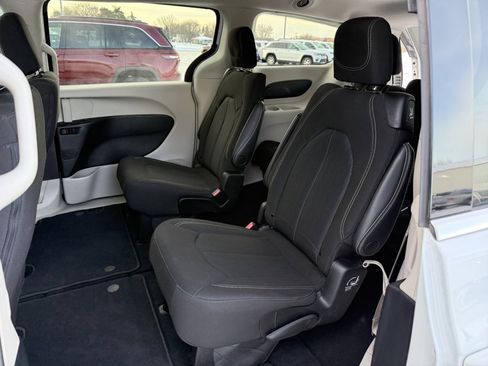 Used 2023 Chrysler Voyager LX image 13