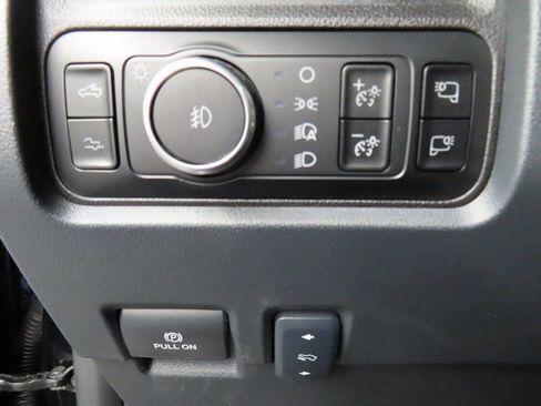 Used 2025 Ford F350 Platinum w/ FX4 Off-Road Package image 60