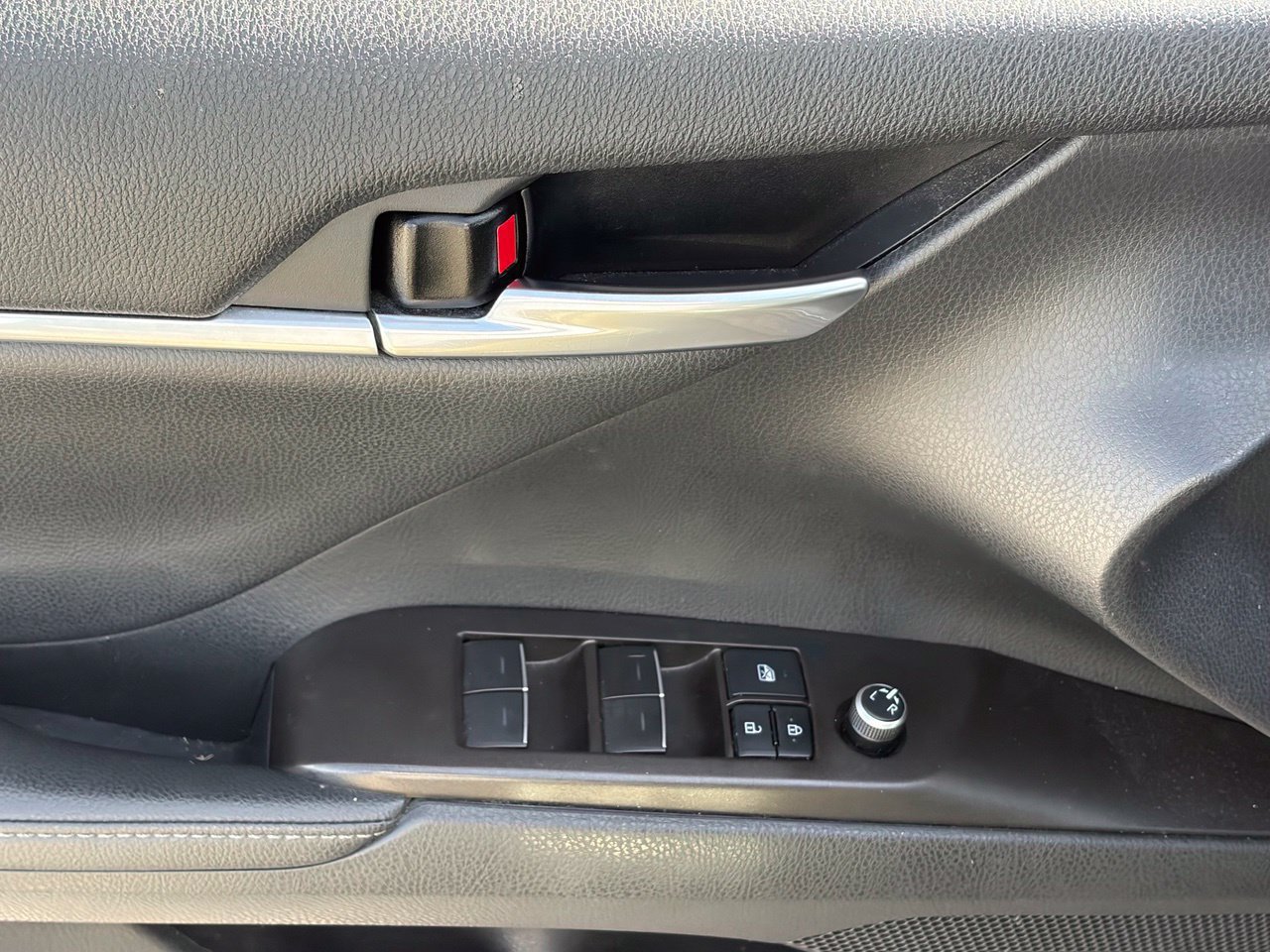 Used 2022 Toyota Camry XLE w/ Illuminated Package 3 (TMS) FWD image 7