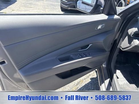 Used 2023 Hyundai Elantra SEL w/ Convenience Package FWD image 15