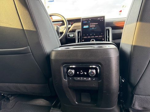 Used 2025 GMC Yukon XL Denali image 14