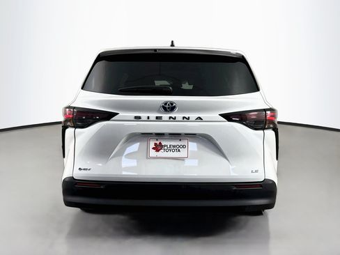 Certified 2025 Toyota Sienna LE FWD image 6