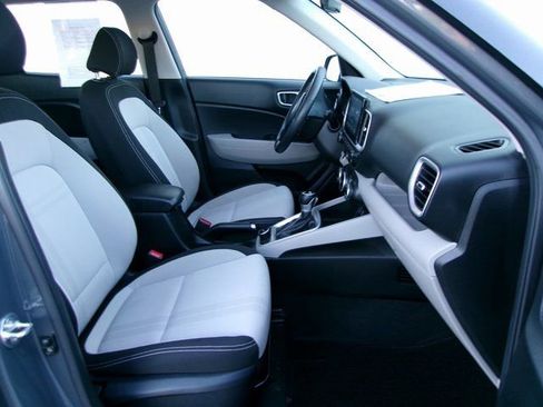Used 2024 Hyundai Venue SEL FWD image 19