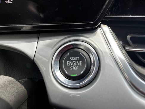 Used 2025 Chevrolet Trax LT FWD image 16
