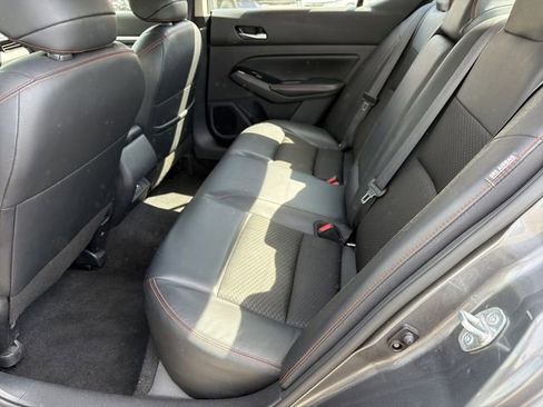 Used 2024 Nissan Altima 2.5 SR FWD image 18