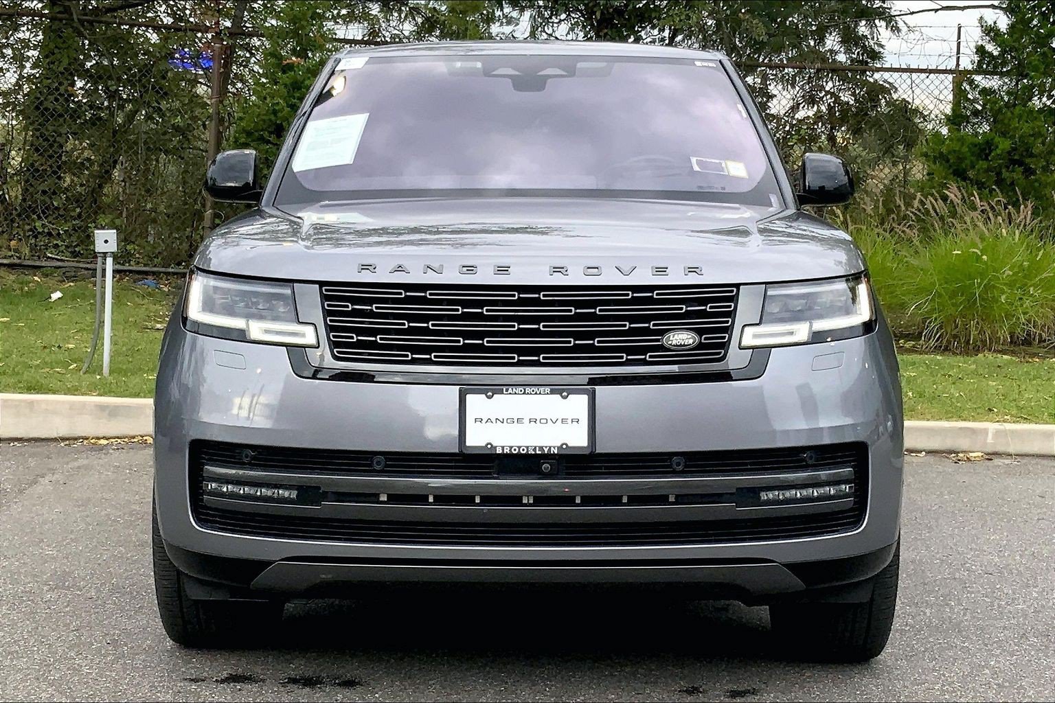Used 2023 Land Rover Range Rover SE AWD/4WD image 2