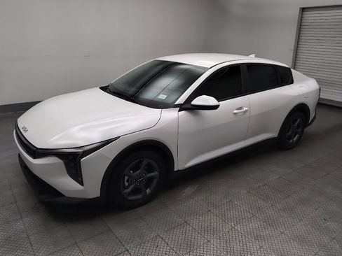 Used 2025 Kia K4 FWD image 2