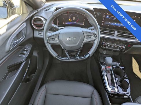 Used 2025 Chevrolet Trax RS w/ Sunroof Package FWD image 16