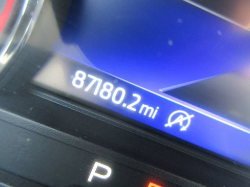 Used 2020 Ford Explorer XLT w/ Equipment Group 202A AWD/4WD image 31