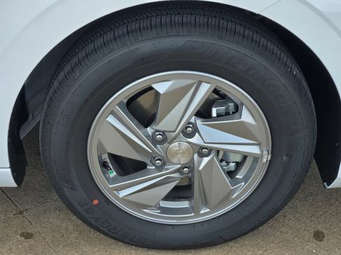 New 2026 Hyundai Elantra SE FWD image 7