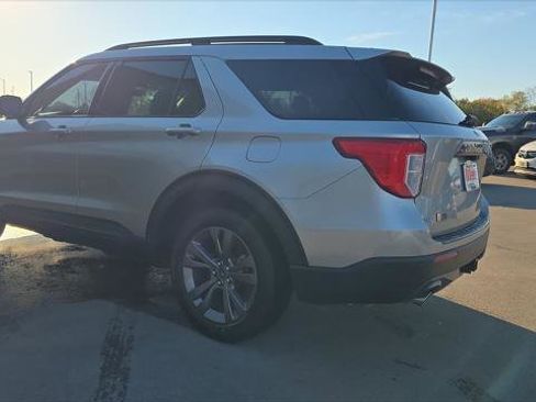 Used 2022 Ford Explorer XLT w/ Equipment Group 202A image 7