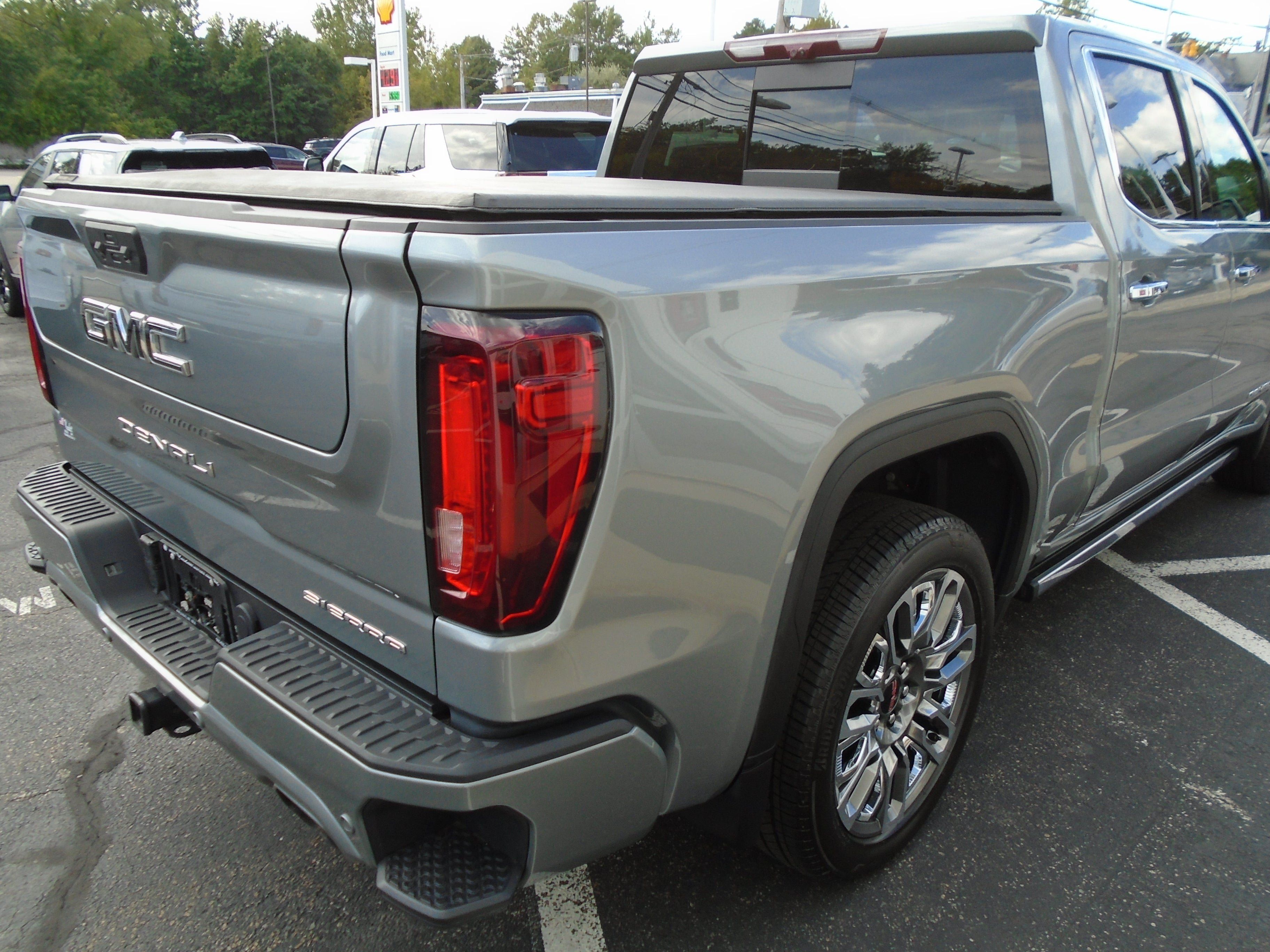 Certified 2025 GMC Sierra 1500 Denali Ultimate AWD/4WD image 14