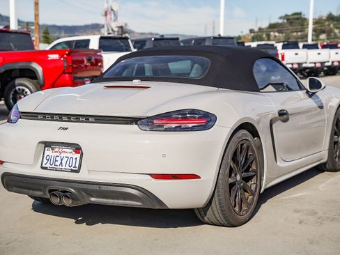 Used 2025 Porsche 718 Boxster image 11