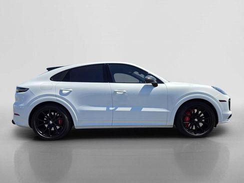 Used 2022 Porsche Cayenne Turbo AWD/4WD image 6
