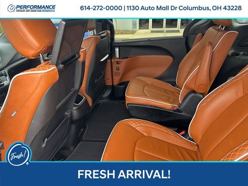Used 2025 Chrysler Pacifica Pinnacle w/ Trailer Tow Group image 13