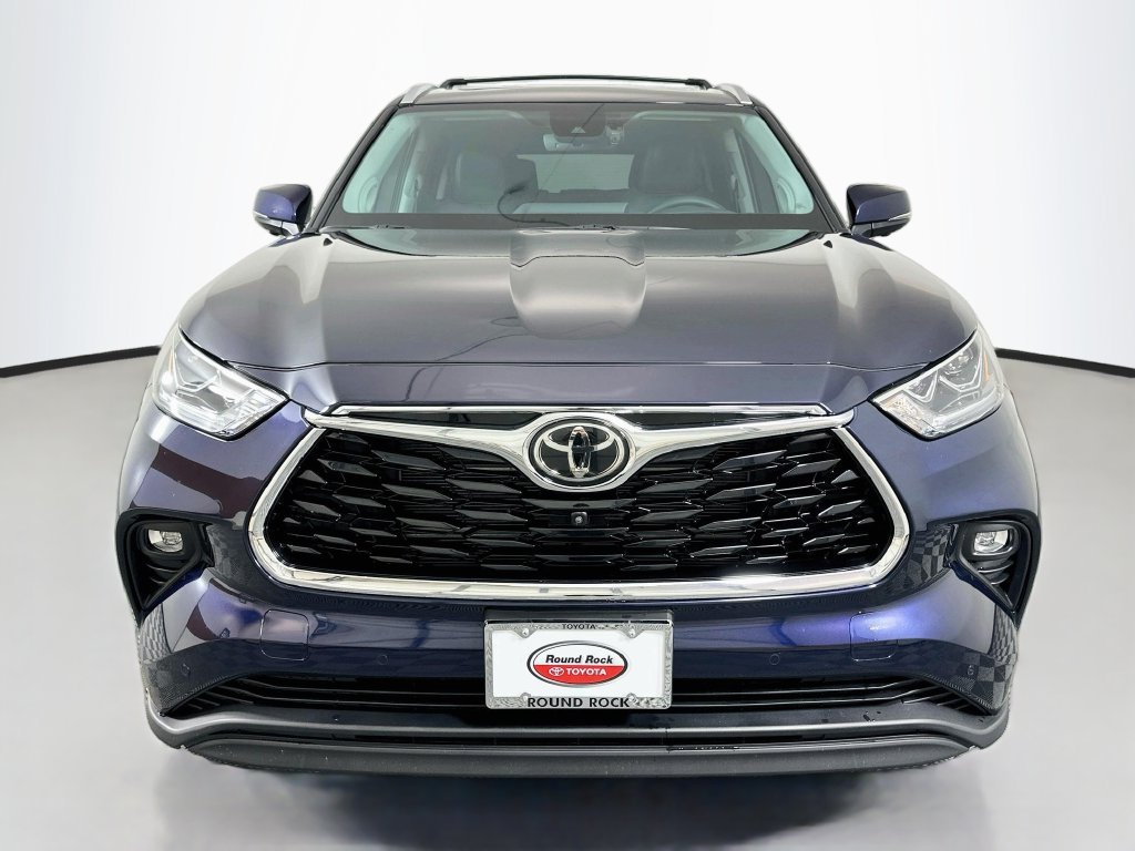 Certified 2026 Toyota Highlander Limited AWD/4WD image 2