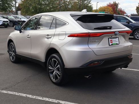 Used 2024 Toyota Venza LE image 4