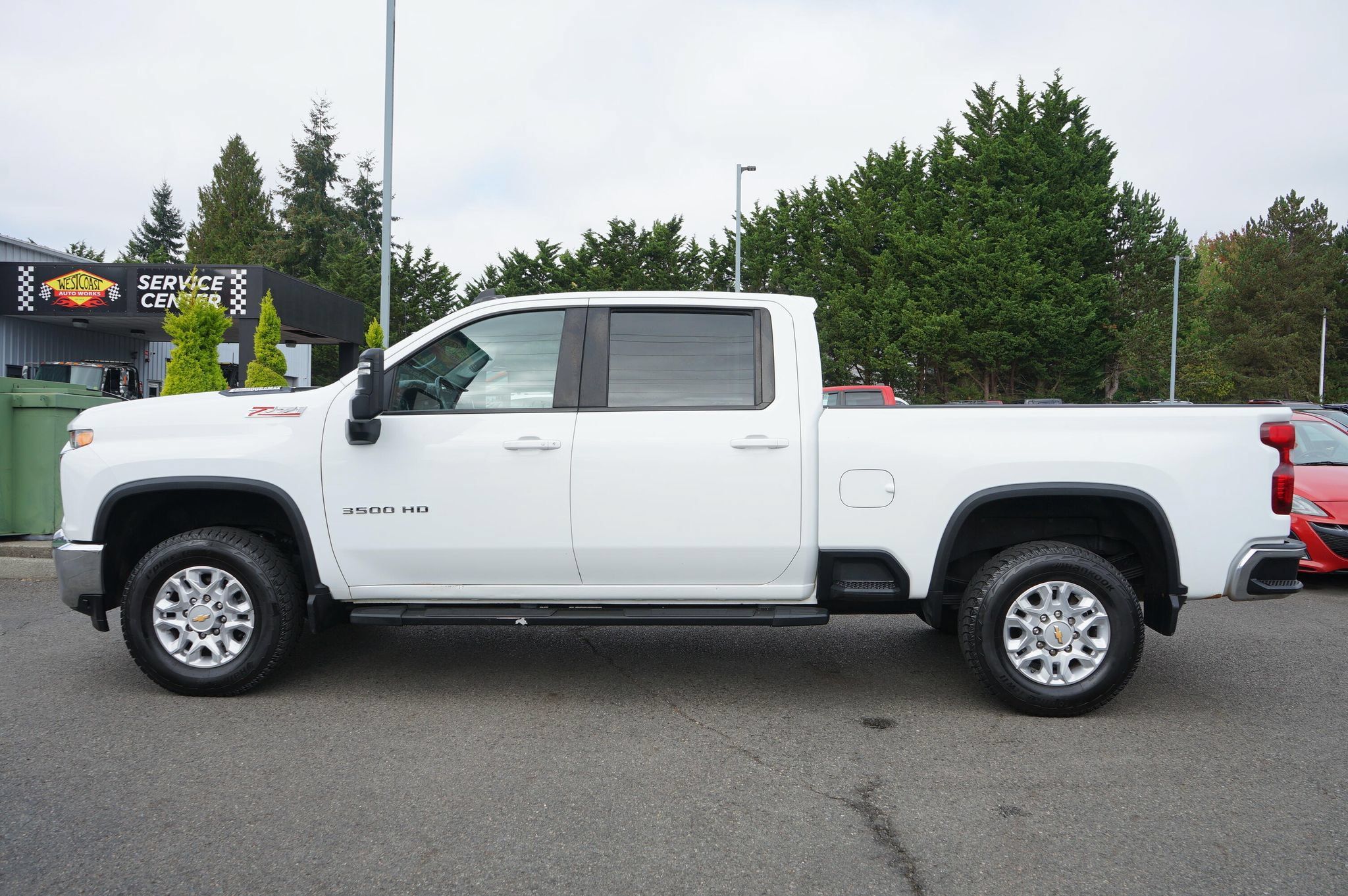 Used 2022 Chevrolet Silverado 3500 LT w/ Convenience Package AWD/4WD image 2