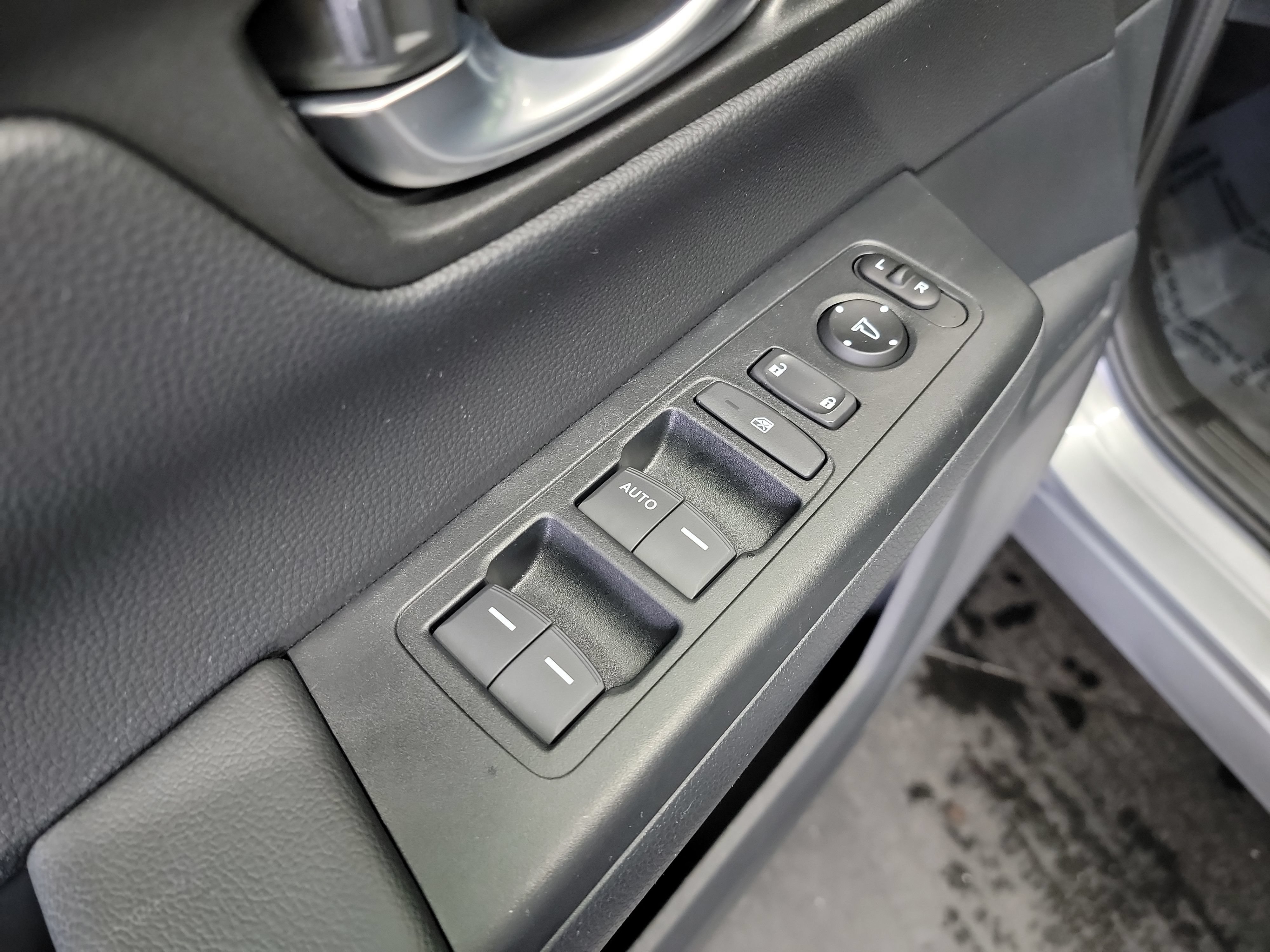 Used 2024 Honda CR-V LX image 14