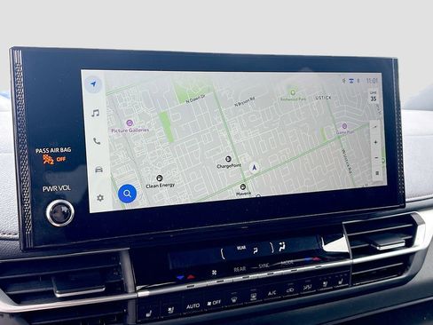 Used 2025 Toyota Sienna Limited image 13